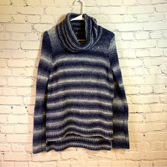 👻3/$15 Last Chance Sale! The Limited Blue White Striped Cowl Neck Fuzzy Sweater - Picture 1 of 8